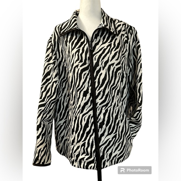 12-Zebra blazer, size petite large, black, and white, with pockets, night out - Picture 1 of 12